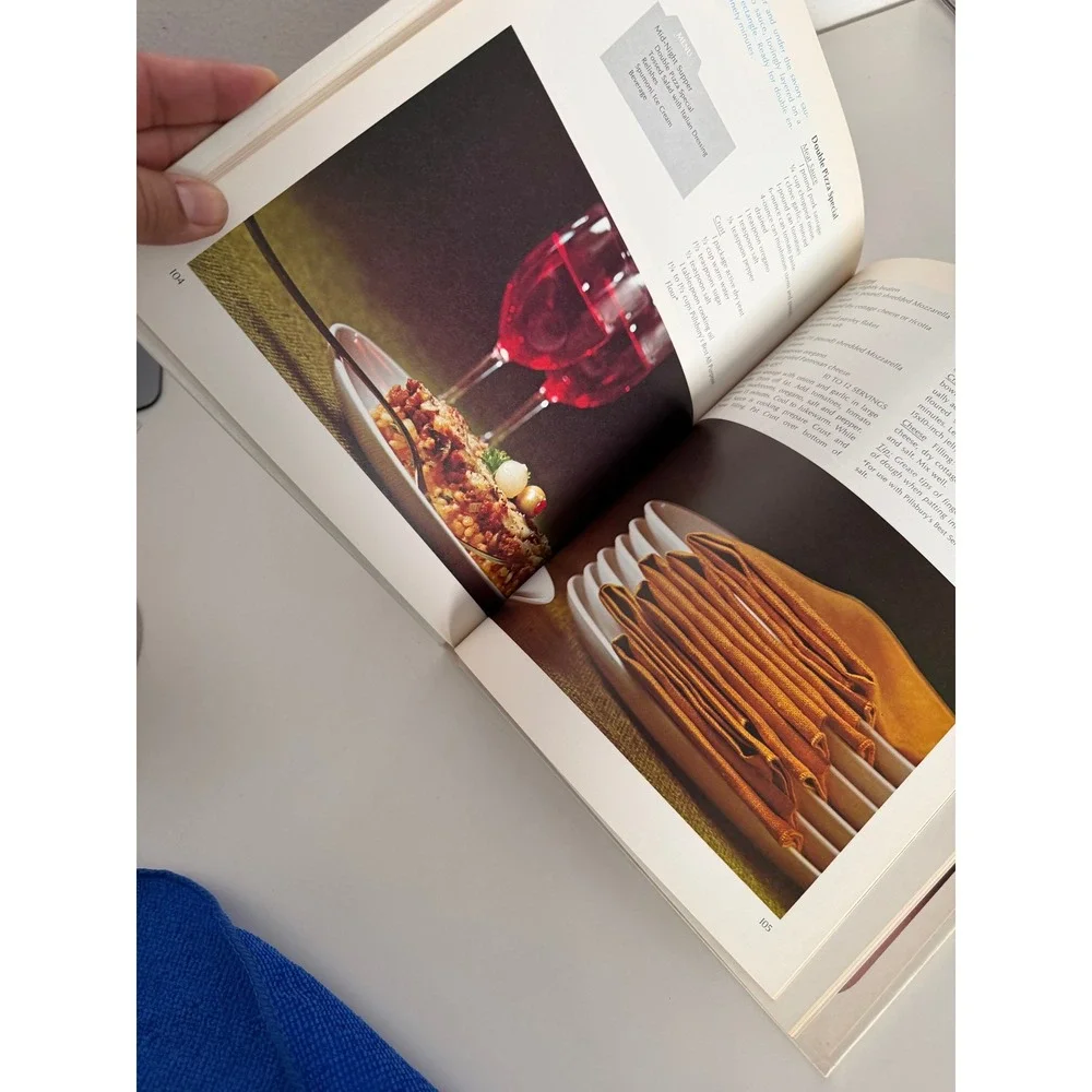 Pillsbury's Bake Off Main Dish‎ Cook Book Vintage Hardcover Recipes Favorites